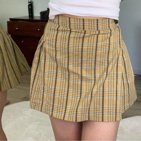 Urban Outfitters Plaid Pleated Mini Skirt Sz Medium - Picture 1 of 3